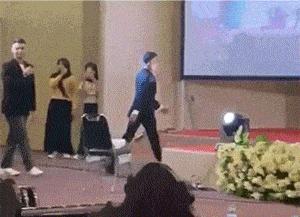 神回复：老鼠贴粘到的，吃了不会犯法吧？网友：自首，争取死缓