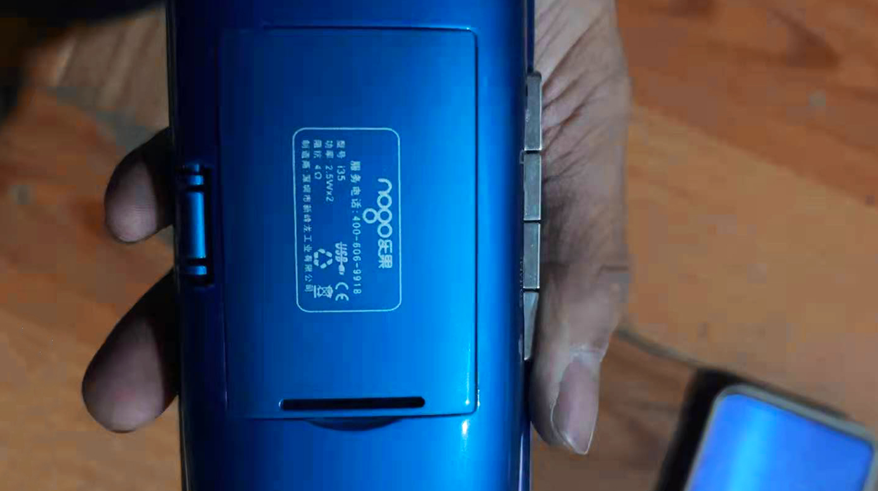 自带2.0英寸彩屏可看视频，体验一台国产音箱，还能收听广播电台