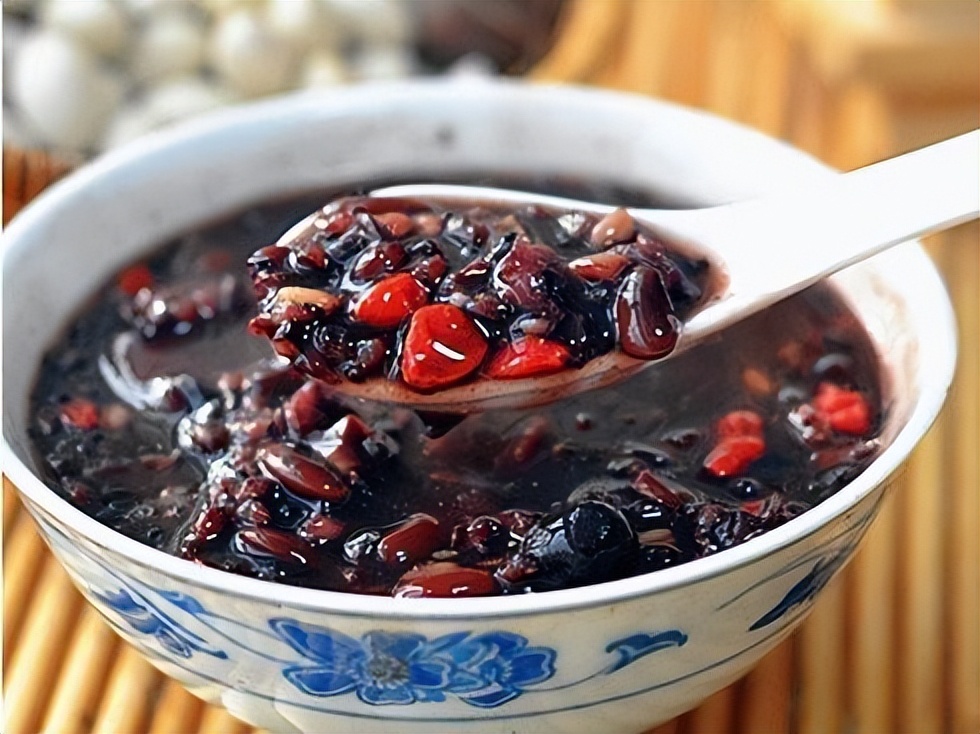 头顶一片光秃秃？过来人教你3招让发量翻倍！抓紧时间做起来！