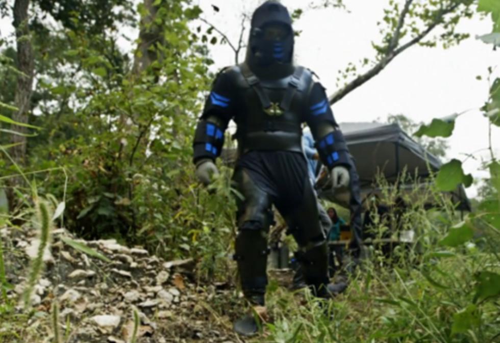 如果你突然被蛇吞下，能否划开蛇肚出逃？科学家作死实验走进蛇窝