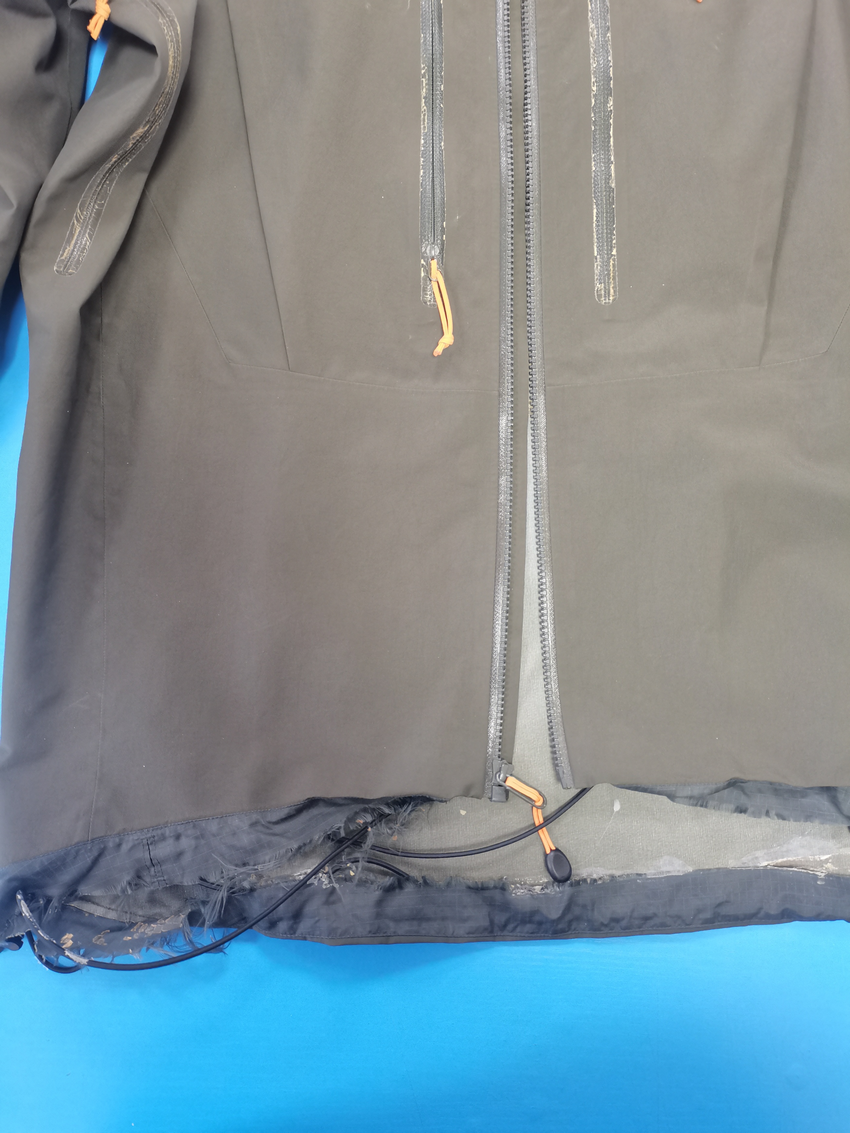 始祖鸟alphasv冲锋衣评测,始祖鸟冲锋衣alphasv细节