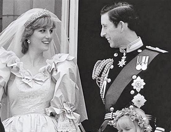 戴安娜查尔斯96年离婚,戴安娜离婚一年后的生活