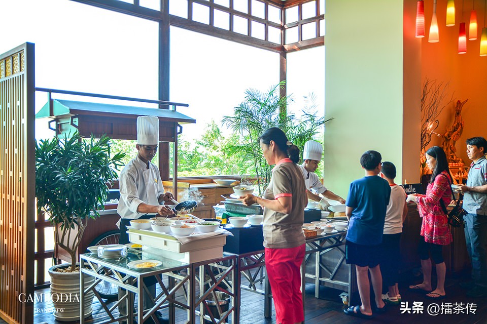 五星级的金边圣卡酒店,眺望洞里萨湖按摩SPA泳池设施俱全