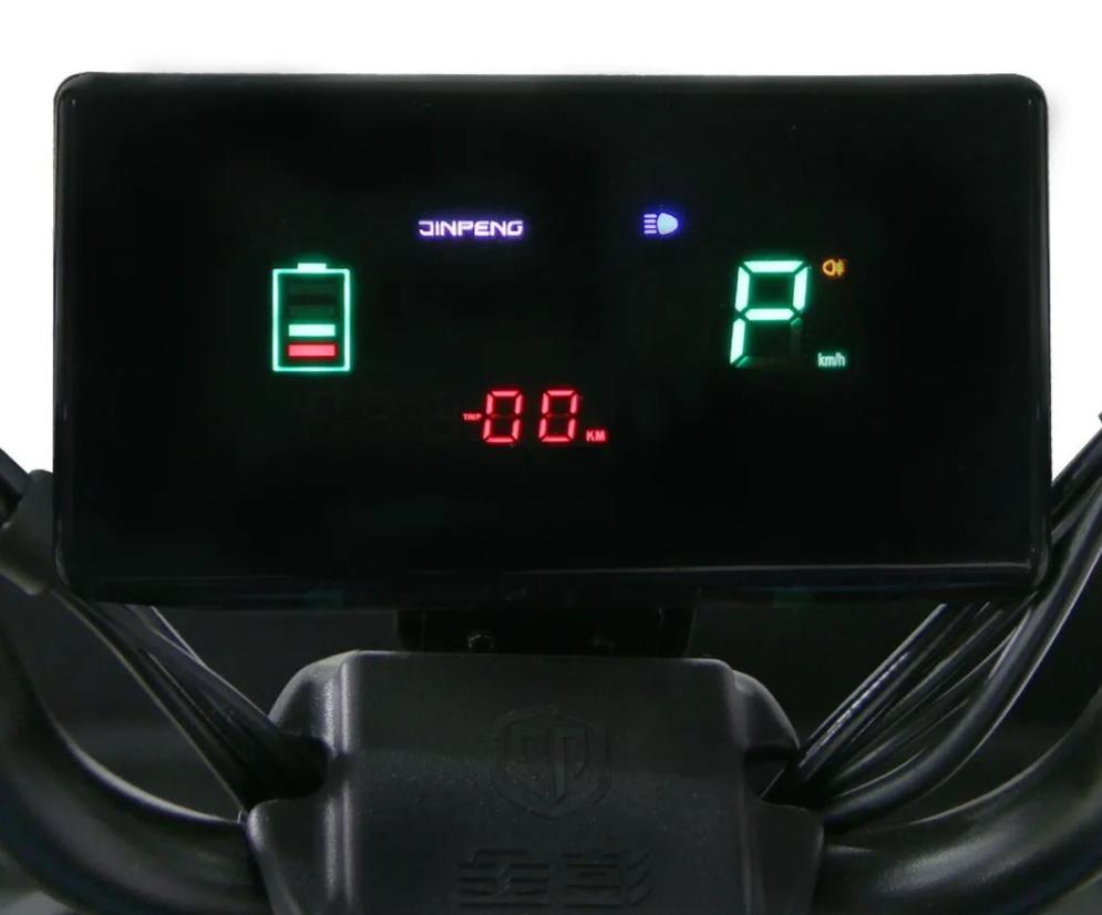 金彭电动三轮车半封闭驾驶室内,金彭电动三轮车全封闭怎么开门