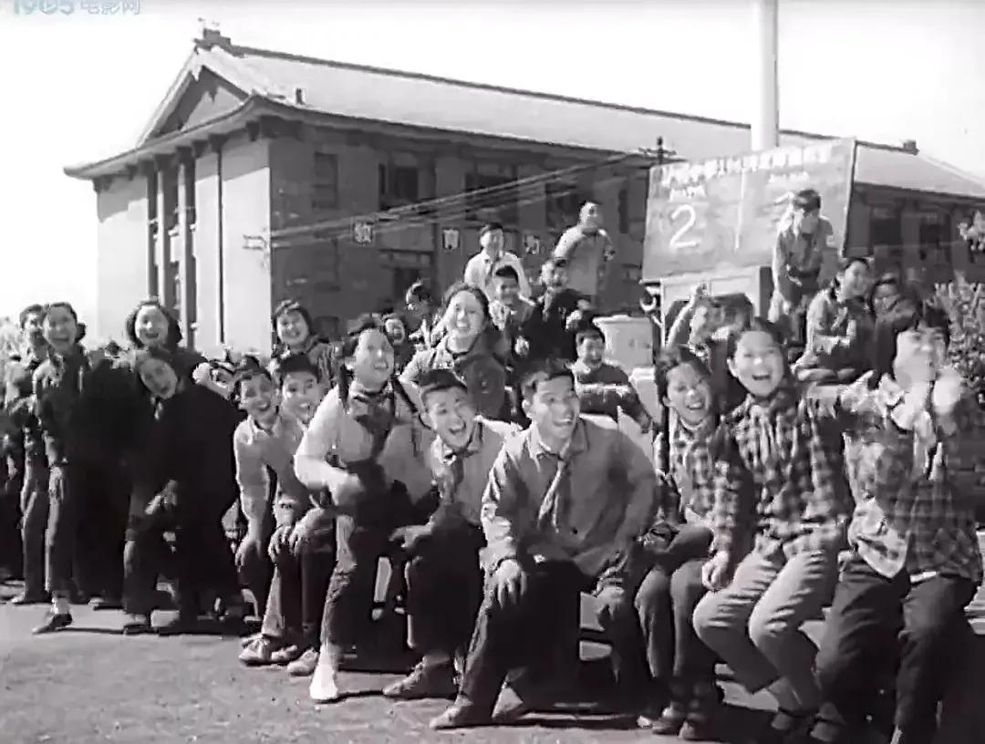 老电影海燕,老电影两个小足球队1956插曲