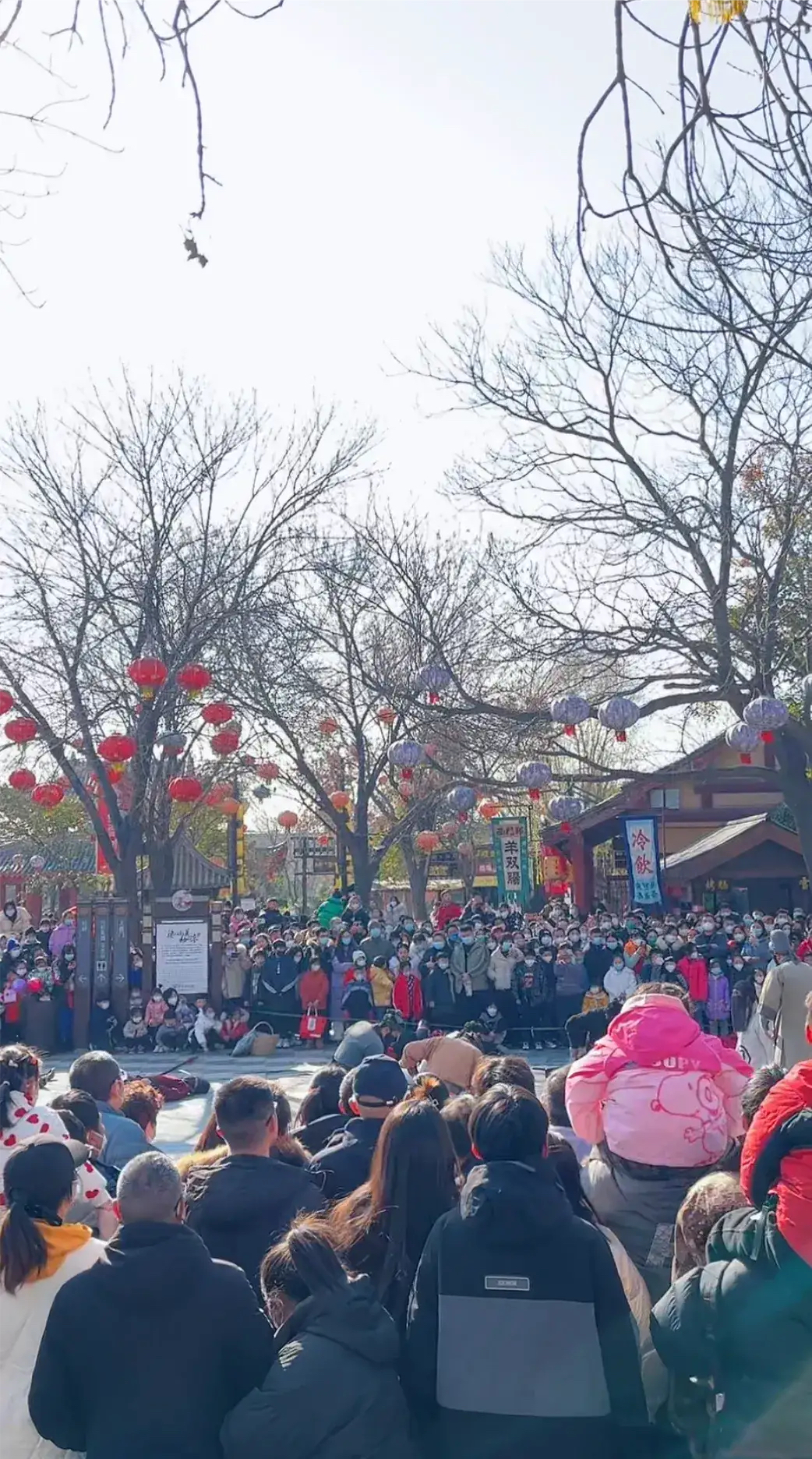 大年初一开封清明上河园人山人海,河南开封清明上河园人山人海航拍
