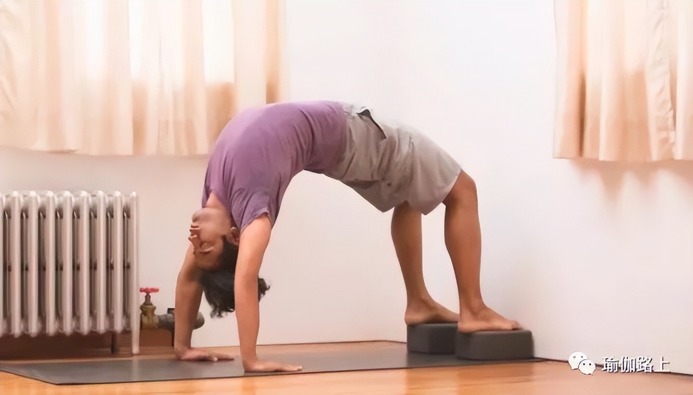 腰腿僵硬最好的锻炼方法,身体僵硬如何练习视频