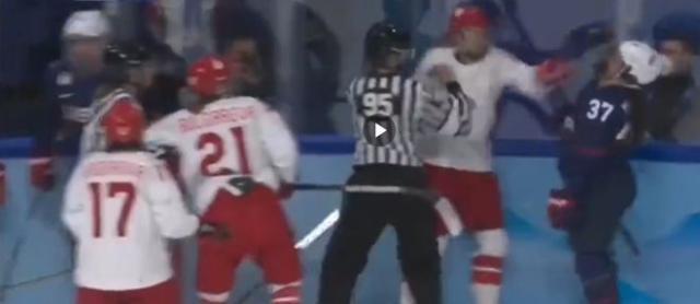 黄健翔点评女足与男足,黄健翔演播厅看女足