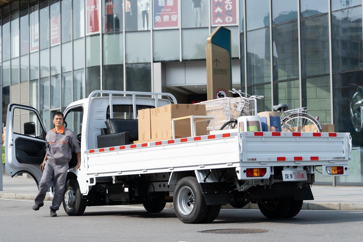 五菱龙卡厢式货车货箱内部尺寸,五菱龙卡货车3米8
