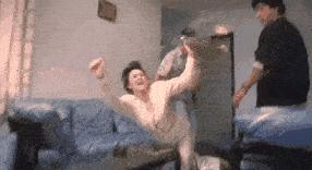 殴打揩油强迫，演员让人胆颤的假戏真做，是真敬业还是借戏霸凌？