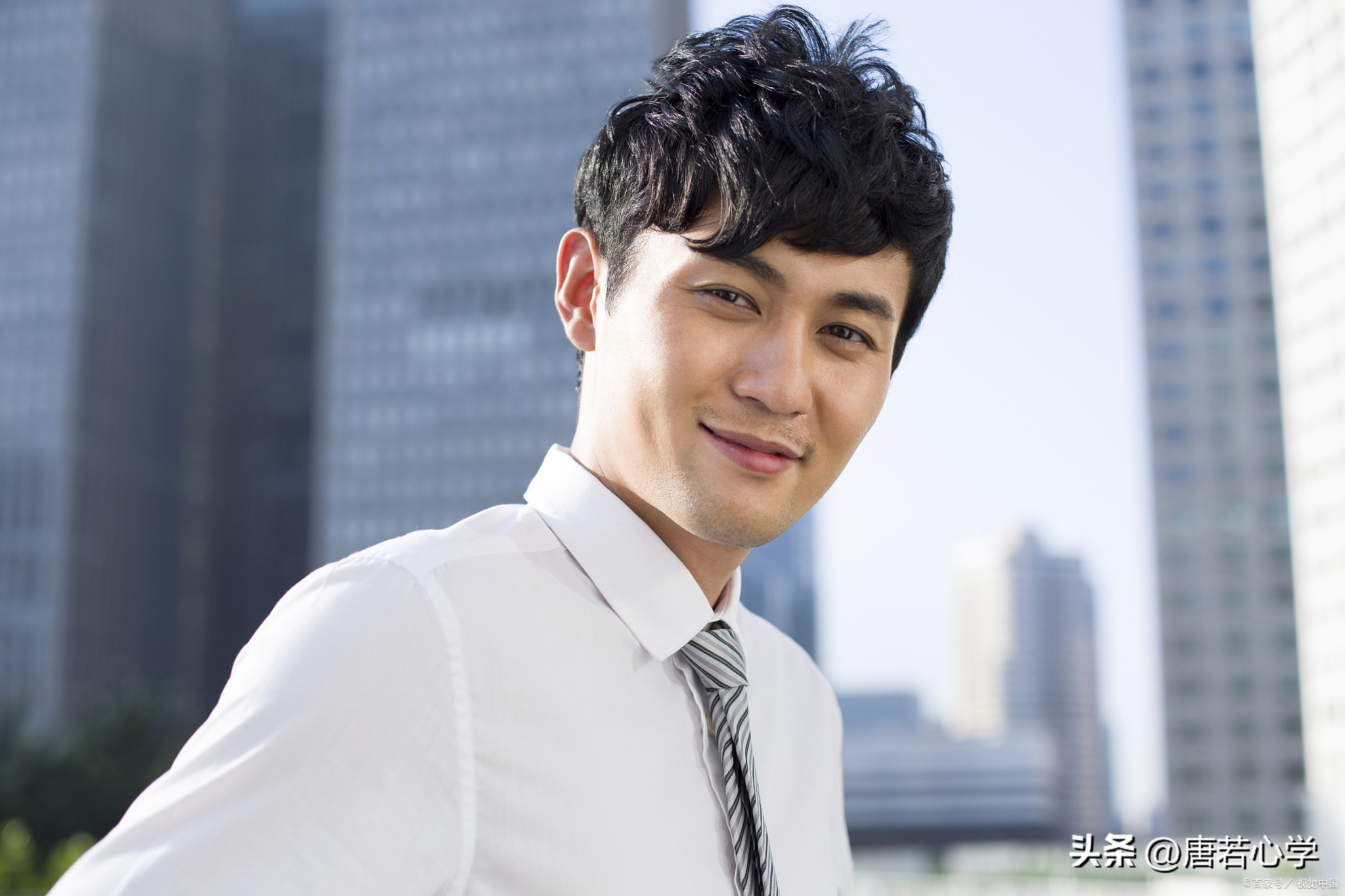 一个人痛苦的根源是执着于过去,一个人的痛苦和磨难