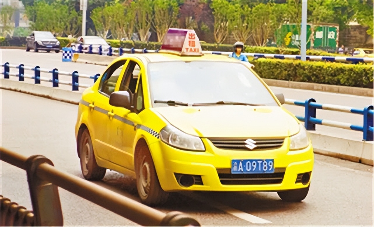 重庆的出租车为什么叫黄色法拉利,重庆法拉利出租车一般用什么车