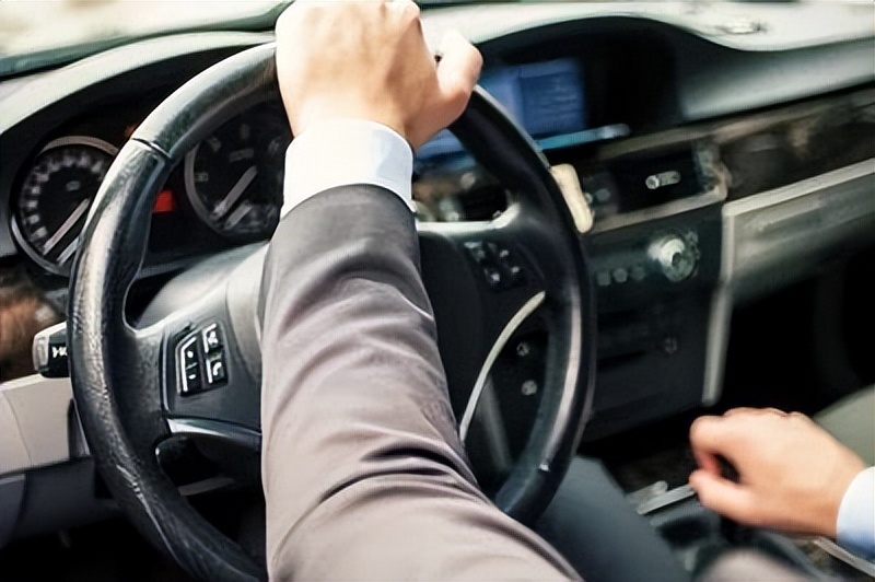 汽车方向盘不知道怎么调整,汽车方向盘不太灵活是什么原因