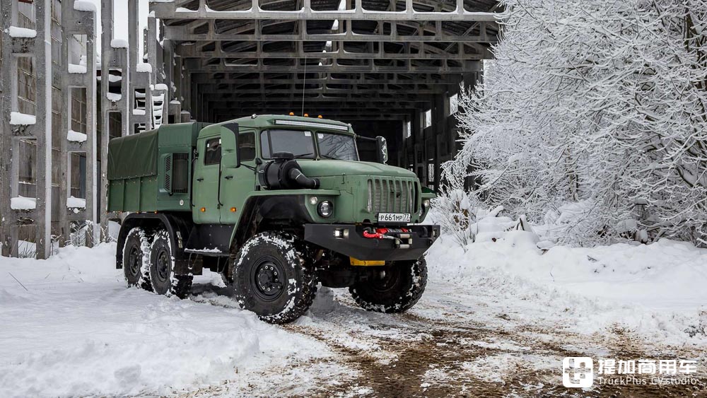 乌拉尔4320军用卡车穿越西伯利亚,遥控乌拉尔4320型6x6越野卡车