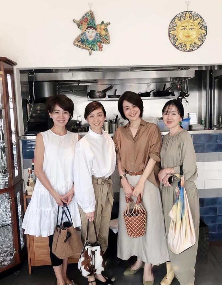 日本优雅中年女人穿搭,日式中年女性休闲穿搭