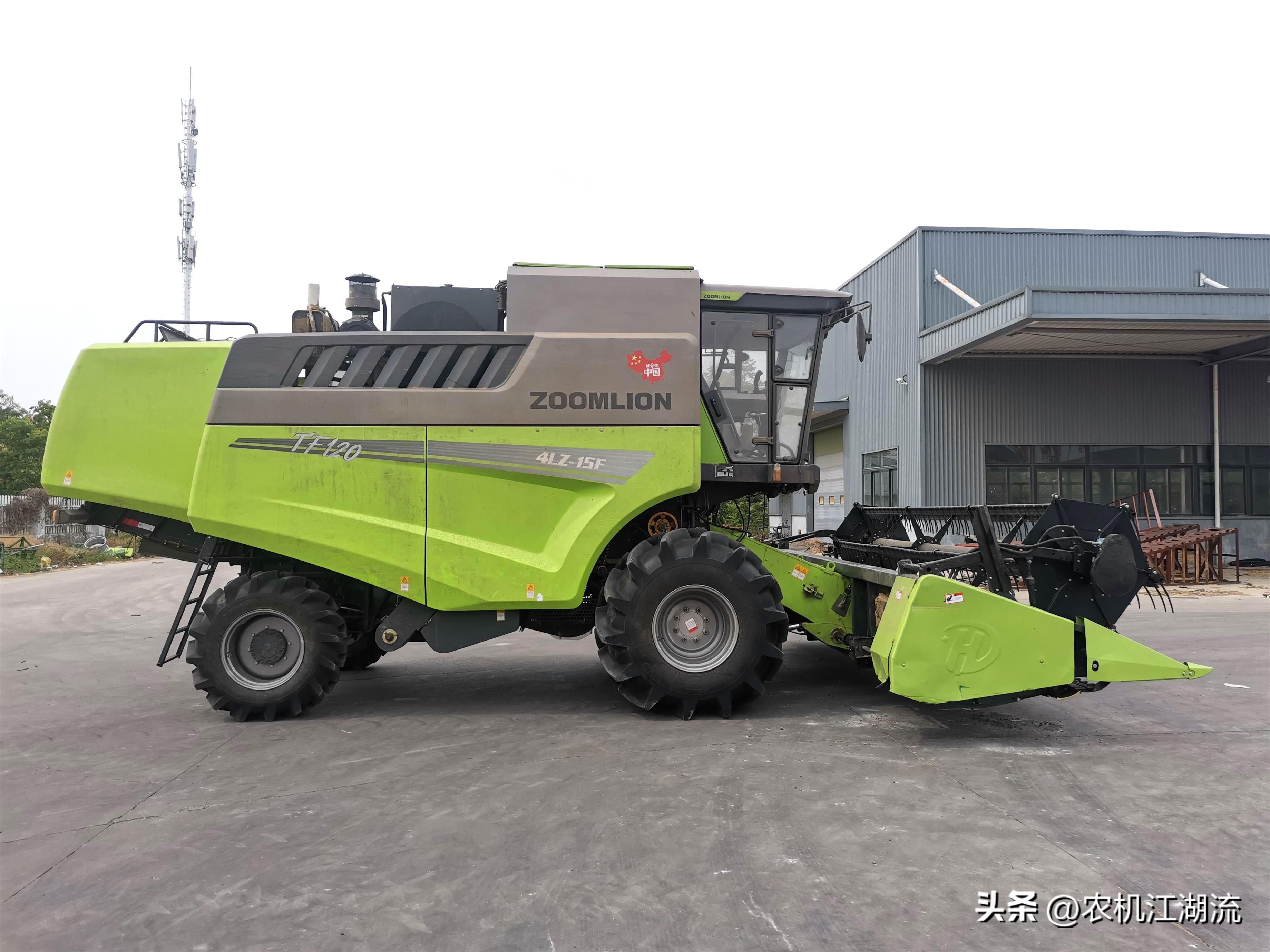 约翰迪尔小麦联合收割机最新款,约翰迪尔vs雷沃收割机