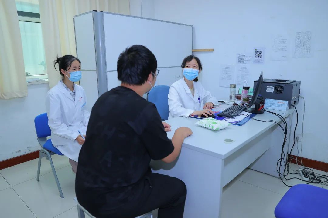 一到夏天脚气总复发怎么办呢,一到夏季脚气怎么消除