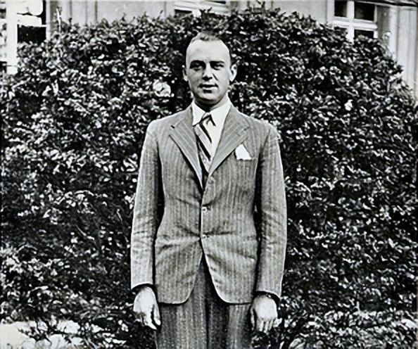 *钞伪**暗战:为搞垮英国经济,德国曾疯狂造假价值上亿英镑