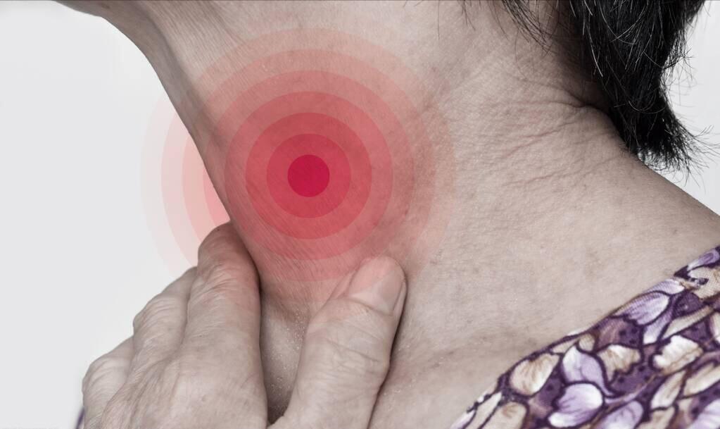 喉咙出现这些症状别大意！不是“咽炎”，可能是癌症上身！