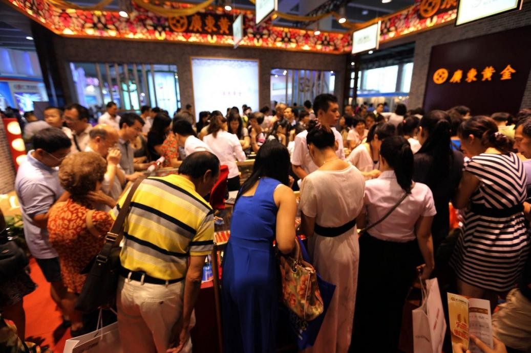 华尔街做空黄金遇到中国大妈采访,华尔街大鳄对战中国大妈