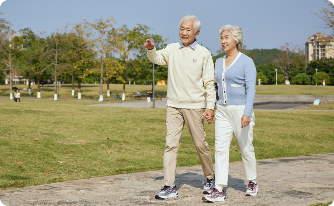 如何为老年人选鞋,掌握选鞋窍门老人未必要穿老人鞋