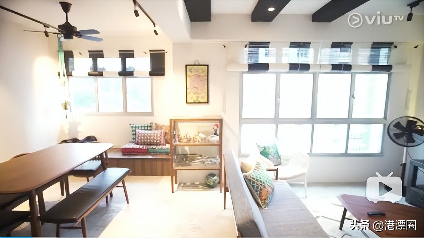 最近港府推出月租700块的房子，里面长这样！