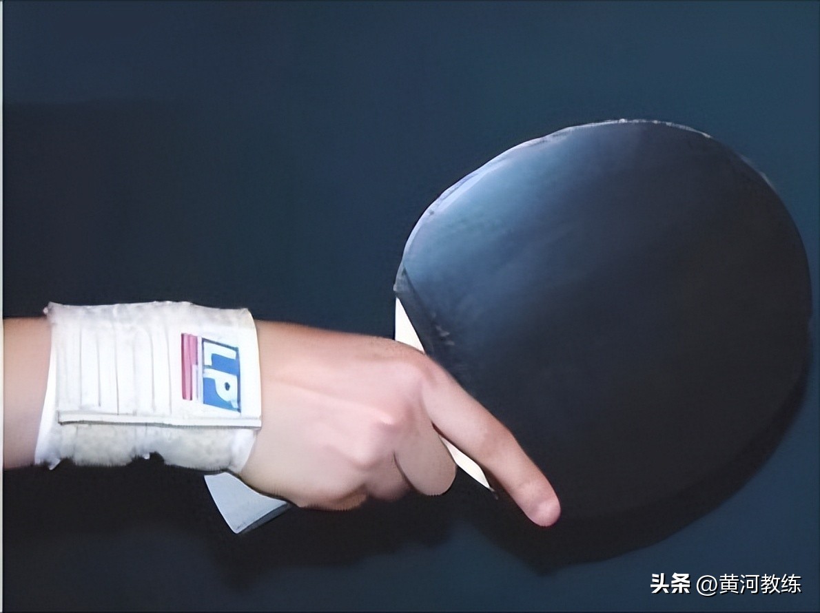 对墙打乒乓球技巧,乒乓球怎么打扣杀