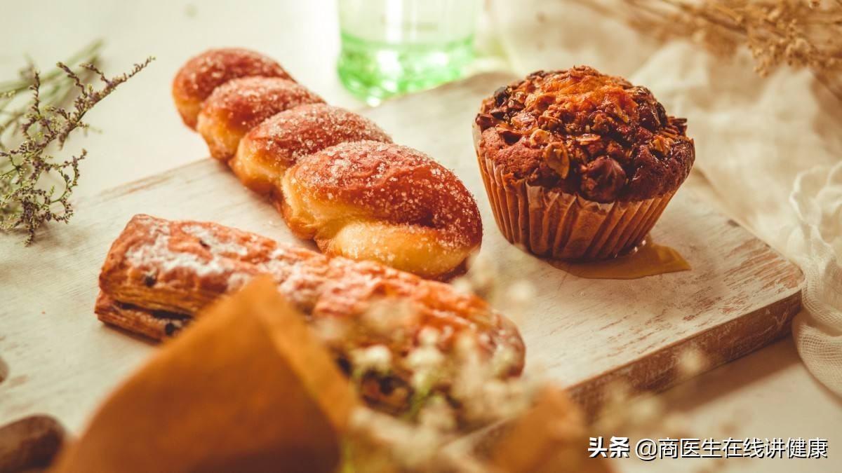 糖尿病人吃东西会有什么症状,糖尿病管住嘴迈开腿