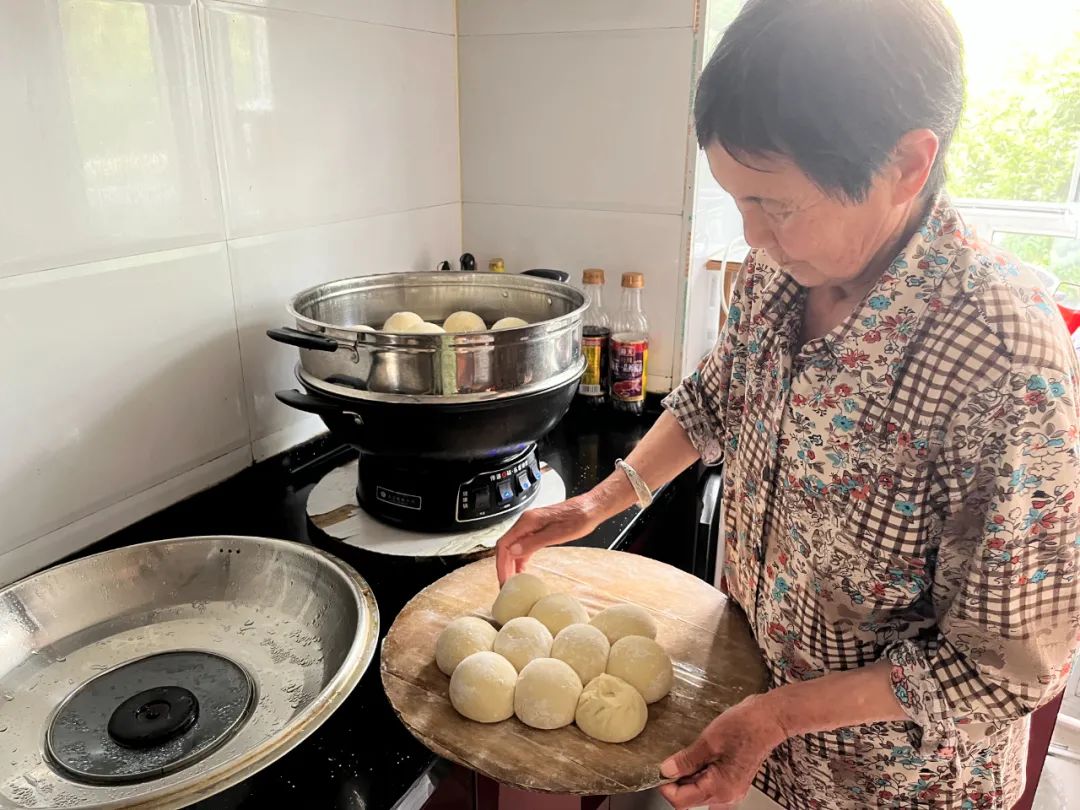 7月份人来人往街道,7月北京人山人海