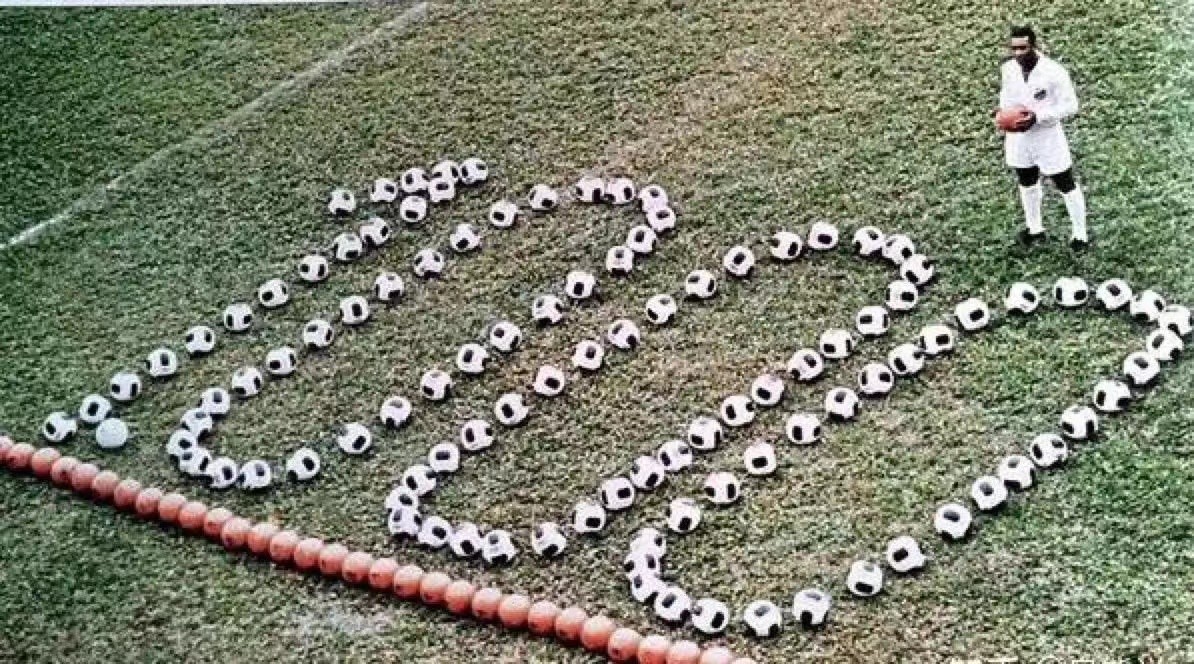 一个贫民窟走出的超级巨星,从贫民窟到球王的传奇故事