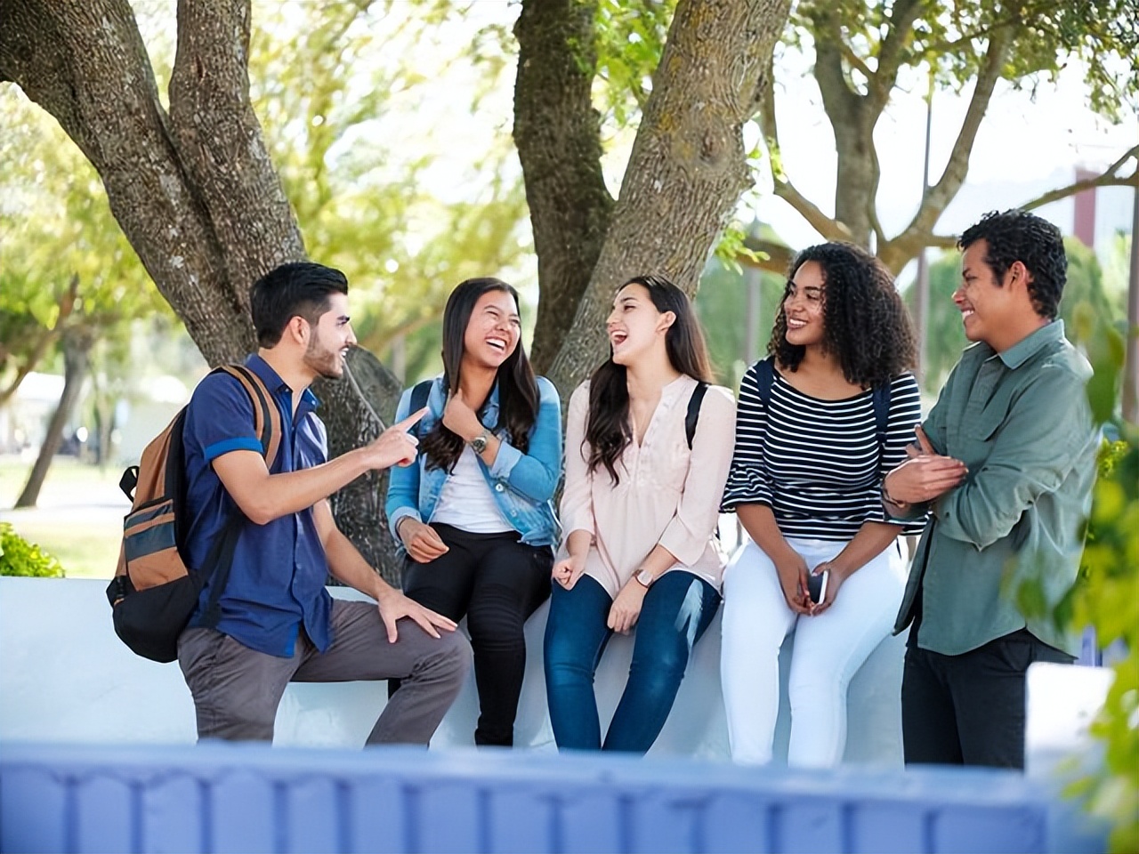 当代男生为何不主动追女生了,为啥大学男生都不愿追女生了