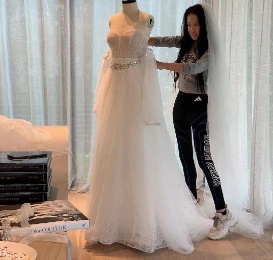 王薇薇个人资料身价,王薇薇身价40亿还保持少女身材