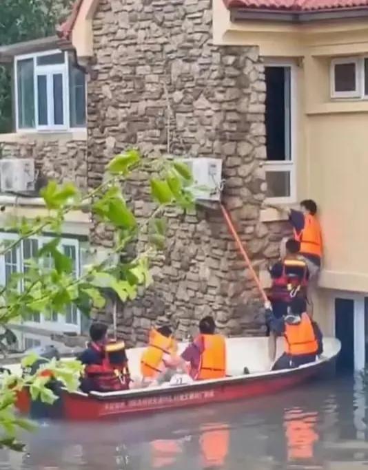 都快2024年了，佳木斯还在建方仓医院！钱花不完拿来救灾不香吗？