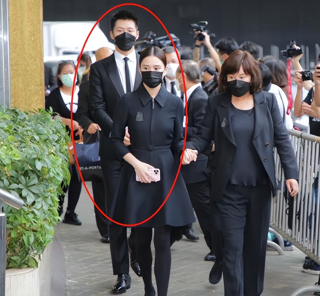 窦骁送何超莲的婚戒,窦骁求婚何超莲视频曝出