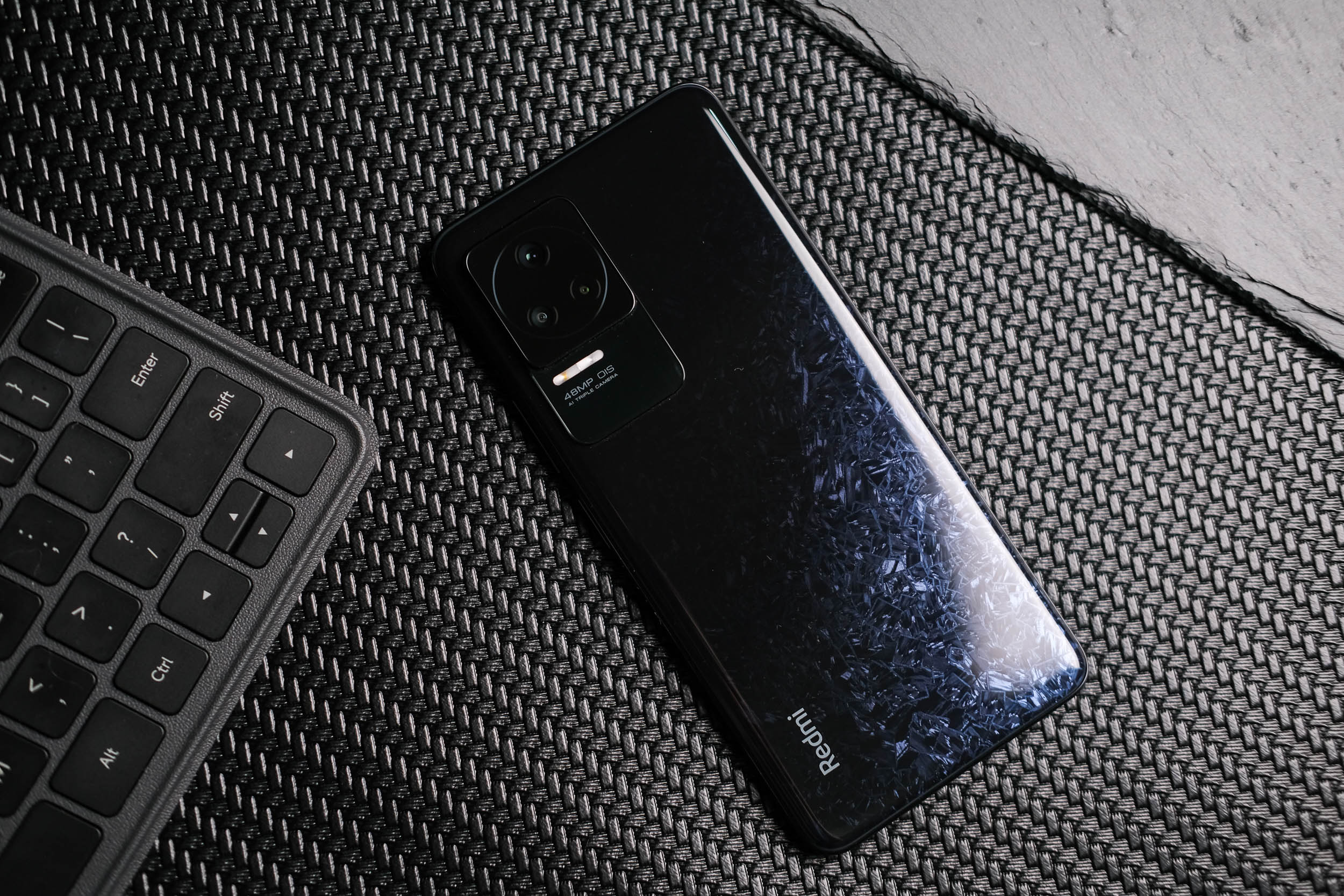 “开学”换手机，这4款最佳“大电池”手机，能流畅再用4年