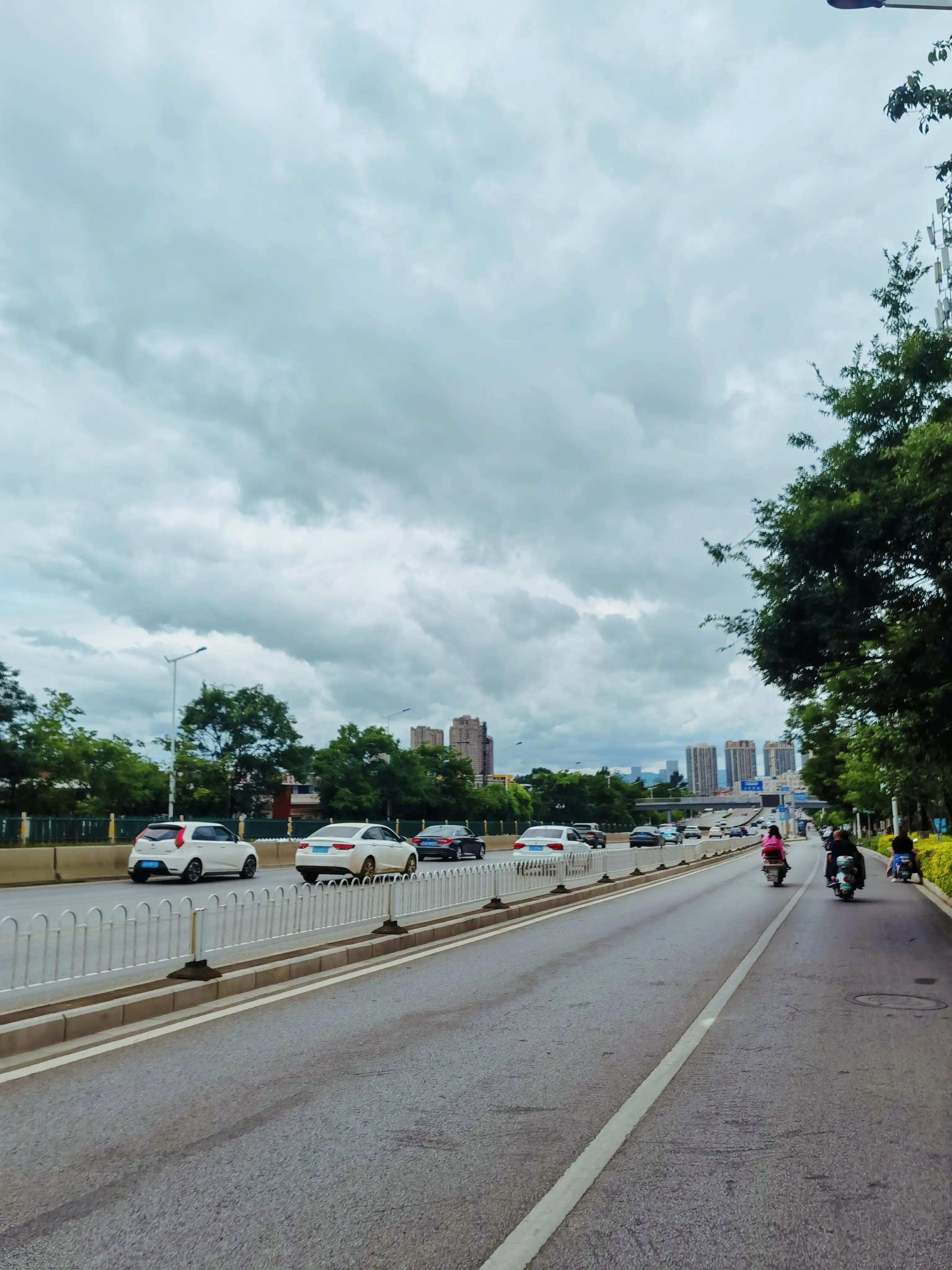 昆明机场候机室有没有麦当劳,昆明机场候机室有餐厅吗