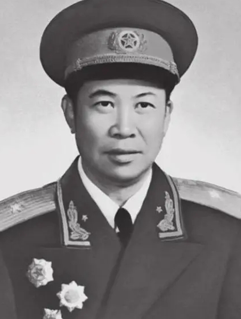 他曾担任中央警卫局副局长,彭老总三次请他当警卫员,都被拒绝