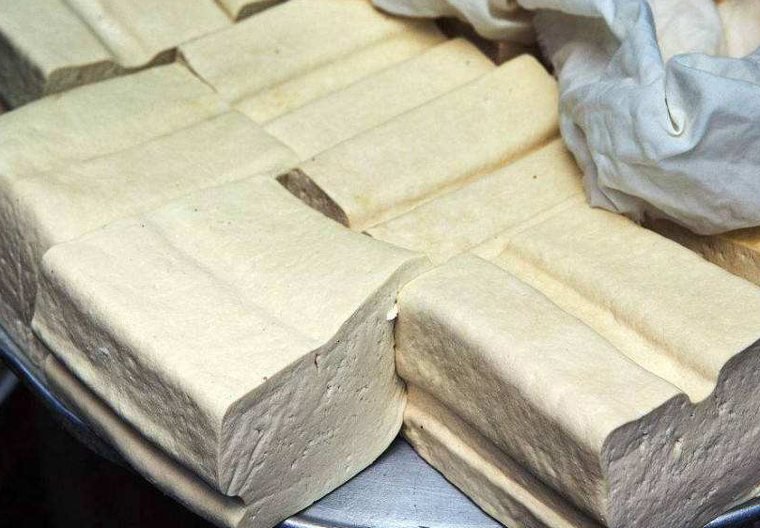 老话“早不买猪肉，晚不买豆腐”，为何猪肉不能买早？涨知识了