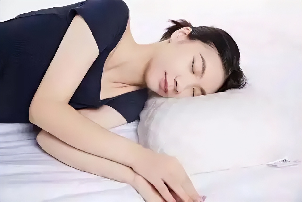 葛林若额头总是长小痘痘怎么办