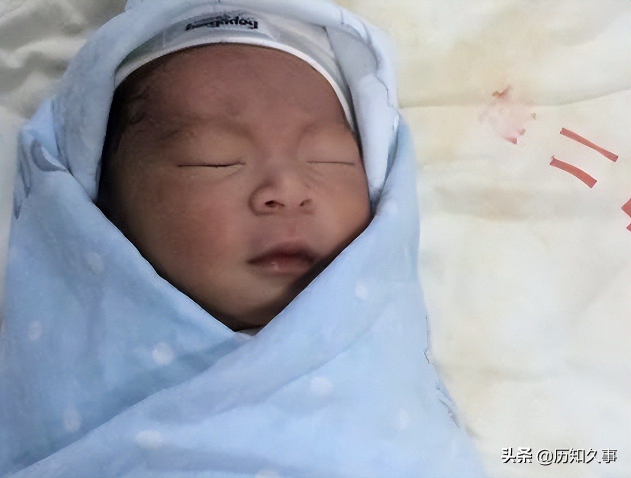 七岁女孩不幸得绝症后续,8岁白血病女孩为了养父写遗书