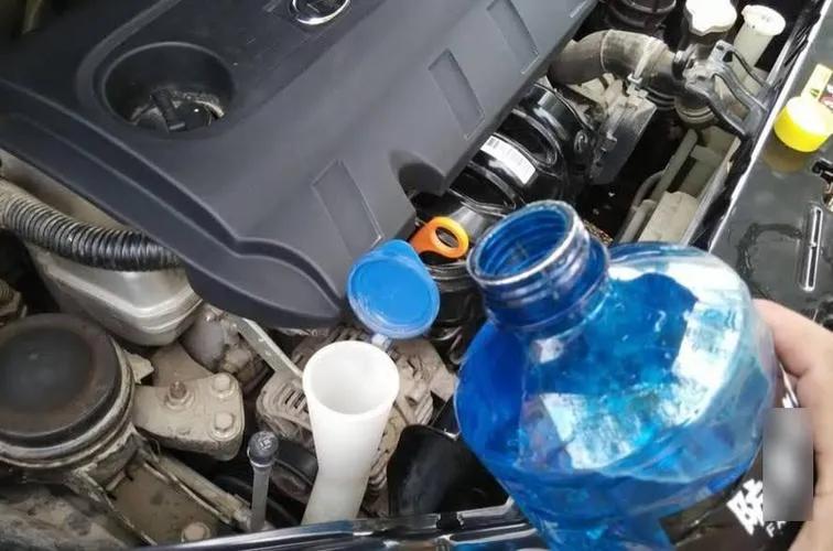 汽车玻璃水的最佳使用方法,汽车玻璃水的正确使用