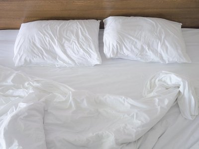 19岁女孩约会网友被强奸，体内发现精液，警方调查后把男友给抓了