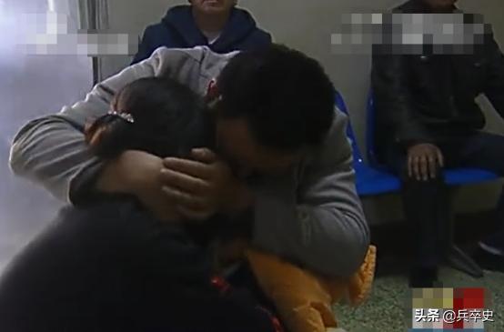 2岁幼童右眼流泪,2岁小孩眼睛哭出血