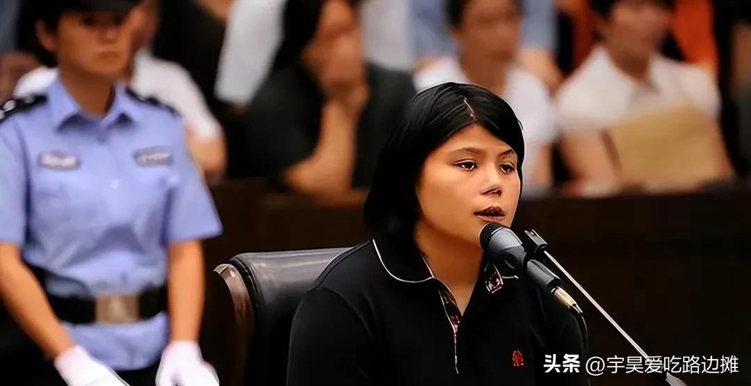 单亲妈妈吸毒被关戒毒所，3岁*女幼**活活饿死家中；涉事民警获刑