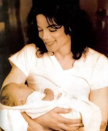 杰克逊三个儿女近照,迈克尔杰克逊的子女现在如何呢