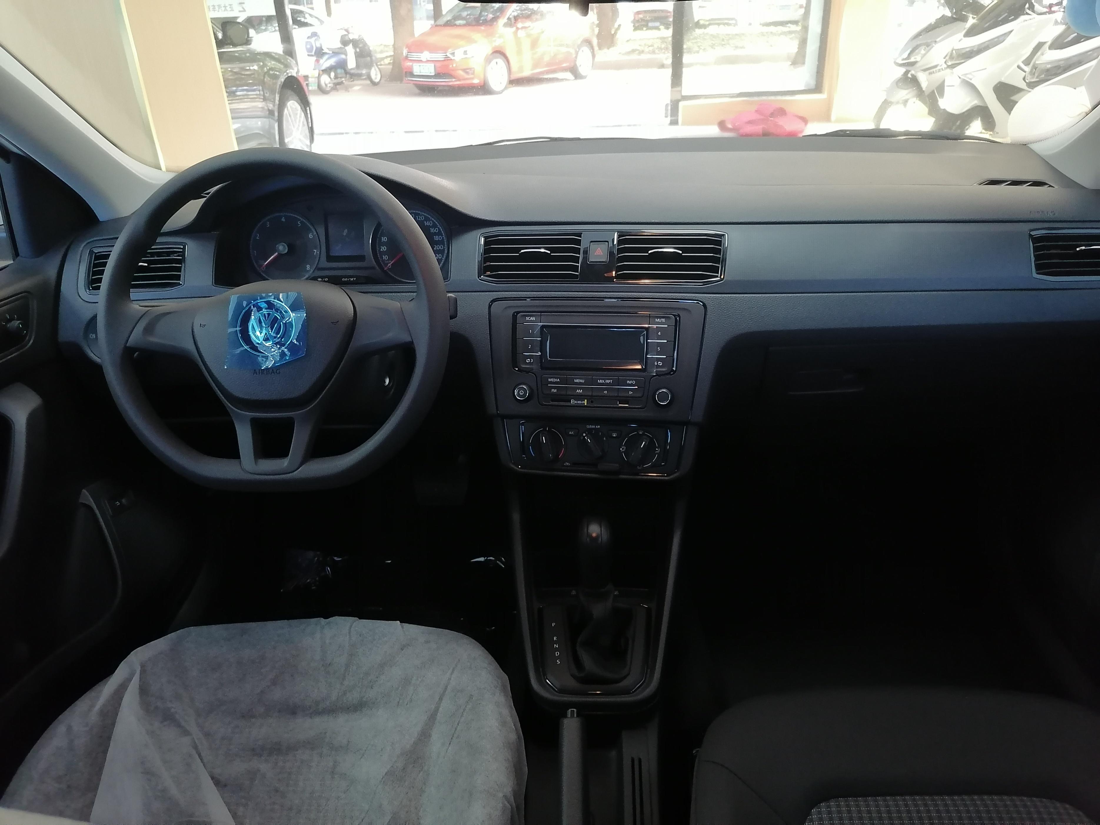 大众桑塔纳2024款自动豪华版测评,大众桑塔纳最老的一款高清图片