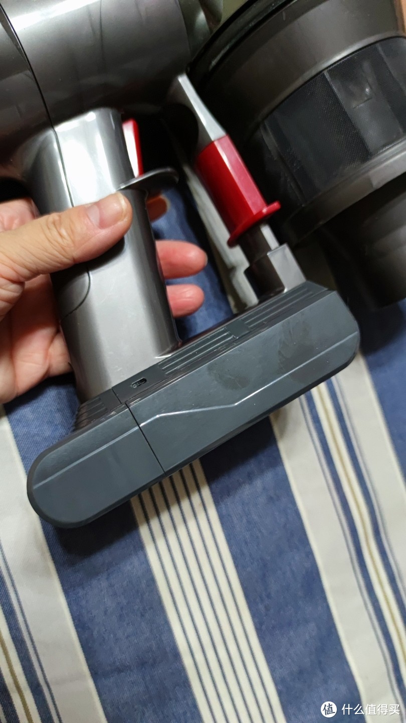 戴森v15吸尘器只配一块电池吗,戴森吸尘器v10可以换电池吗