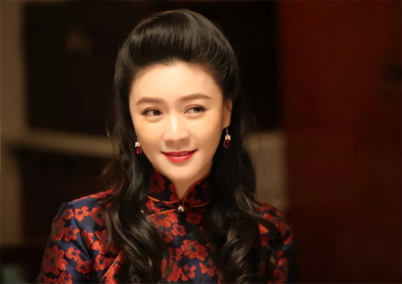 亿万富豪*明徐**：病死狱中8年后，明星妻子田海蓉和女儿过得怎样？