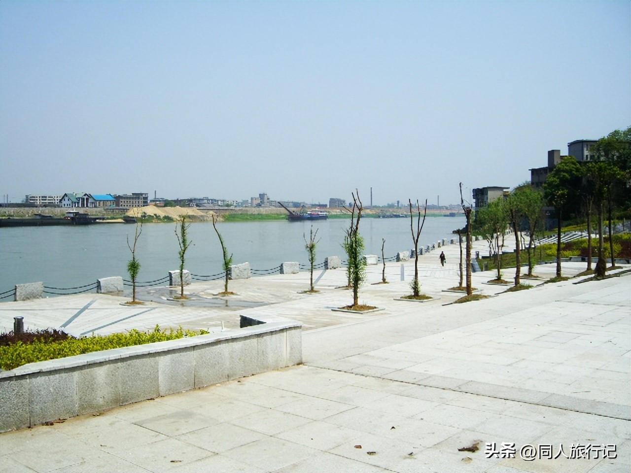 登上山顶最高峰看美景,登上山顶高台看全青岛美景