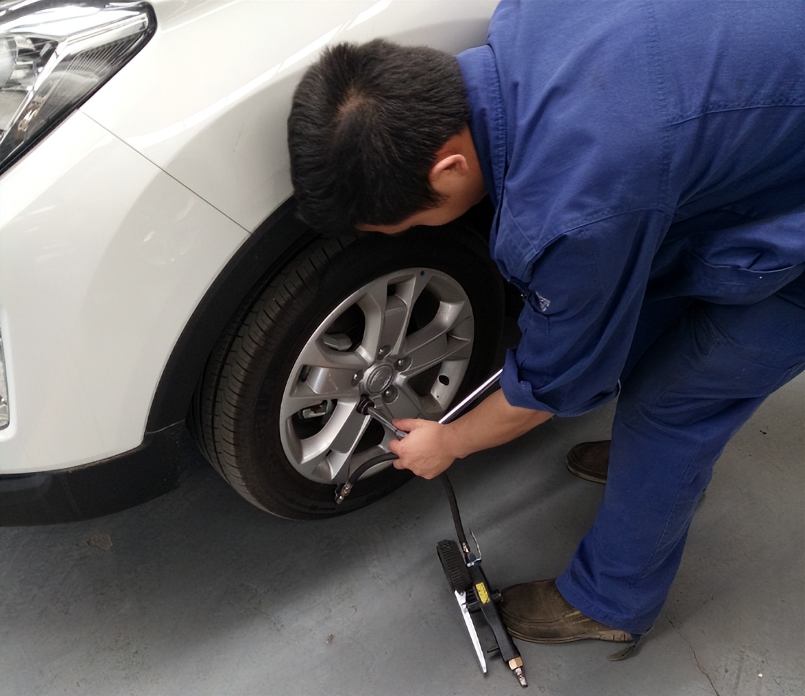 车咯噔咯噔响危害,一二挡车轮异响